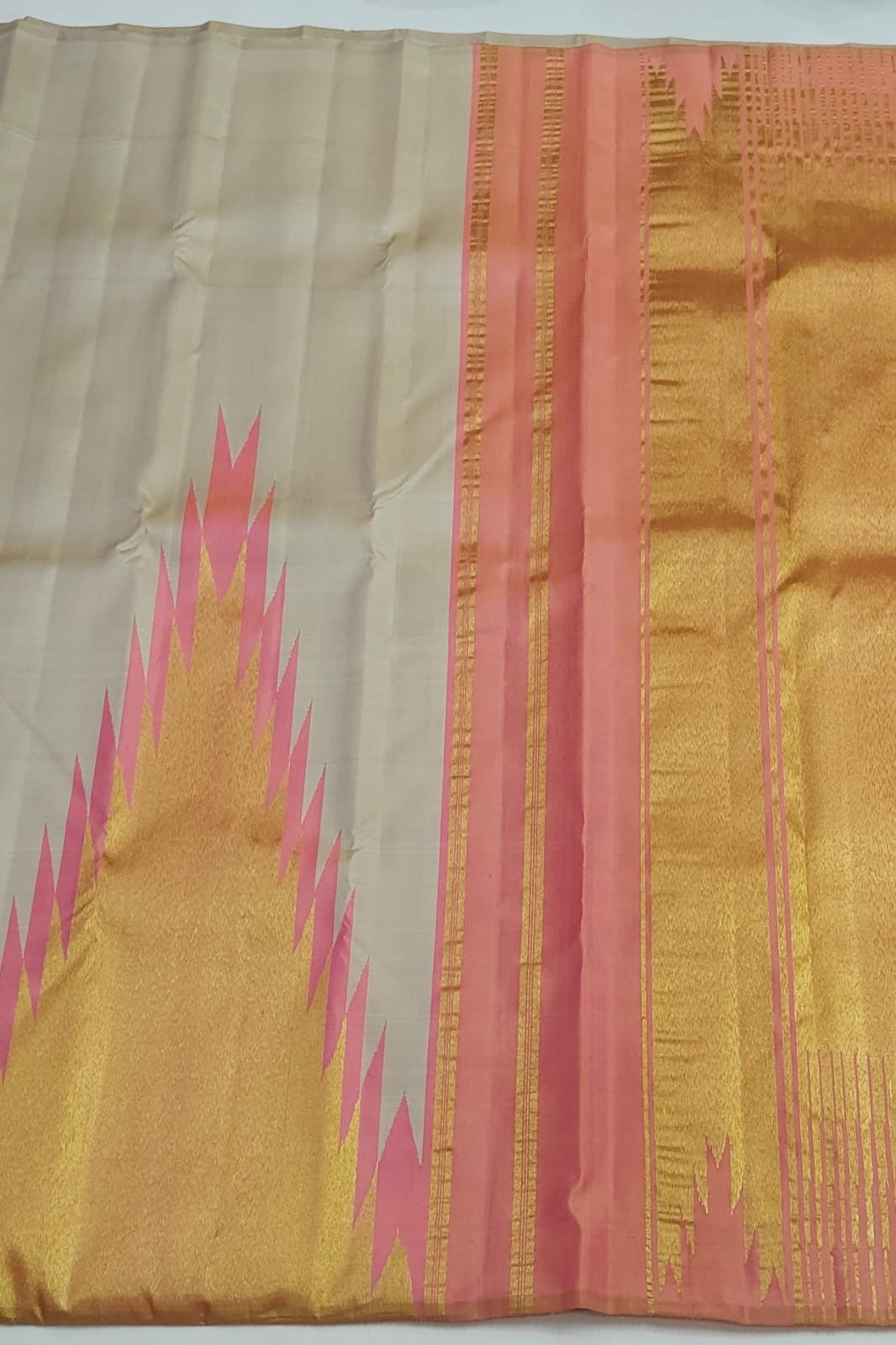 Gold Handwoven Pure Silk Kanjipuram Saree with Ettukol Weave and Beige Border