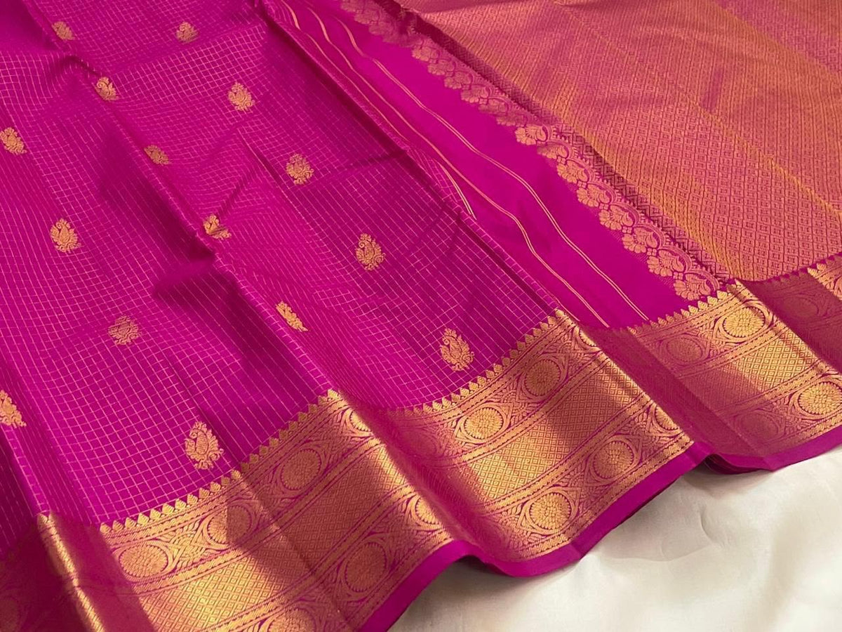 Gold medallion zari border detail on the Rani pink Kanchipuram Zari Kattam saree