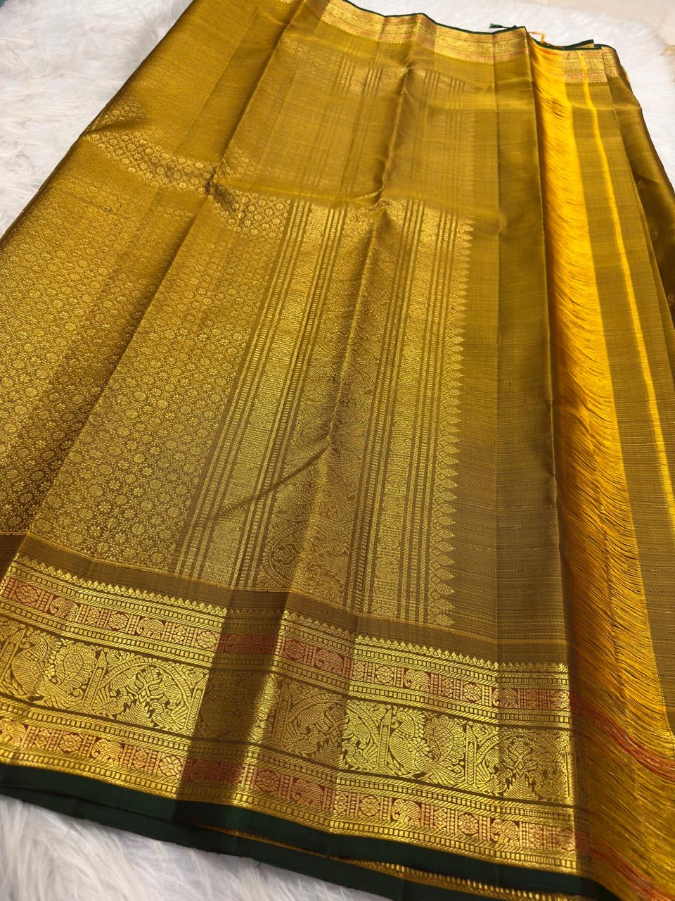 Ponvandu Gold pure silk Kanjeevaram saree — vairaoosi, full drape