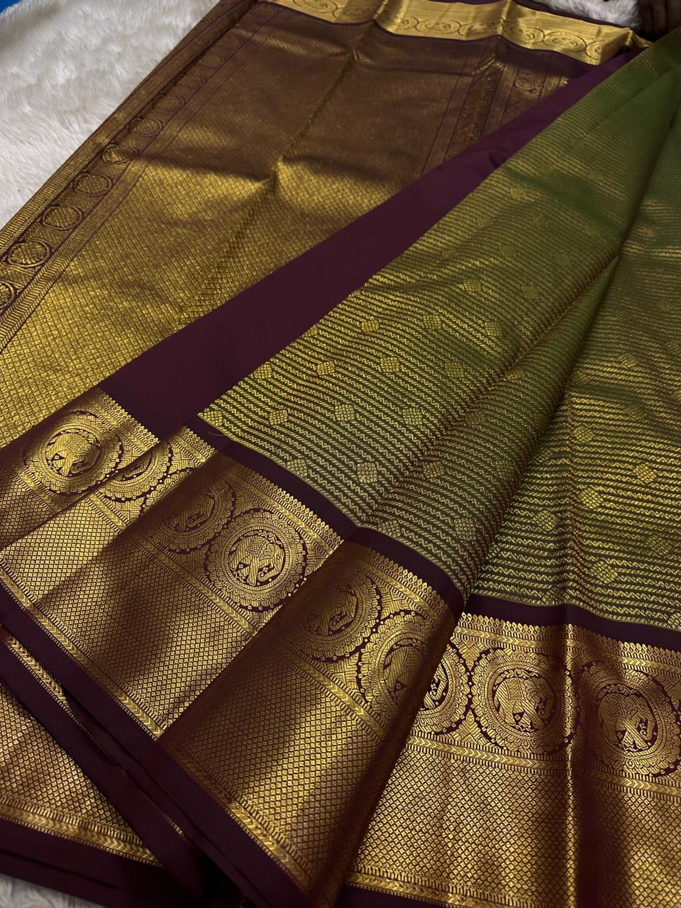 Ponvandu Golden Green pure silk Kanjeevaram saree — lightweight, full drape