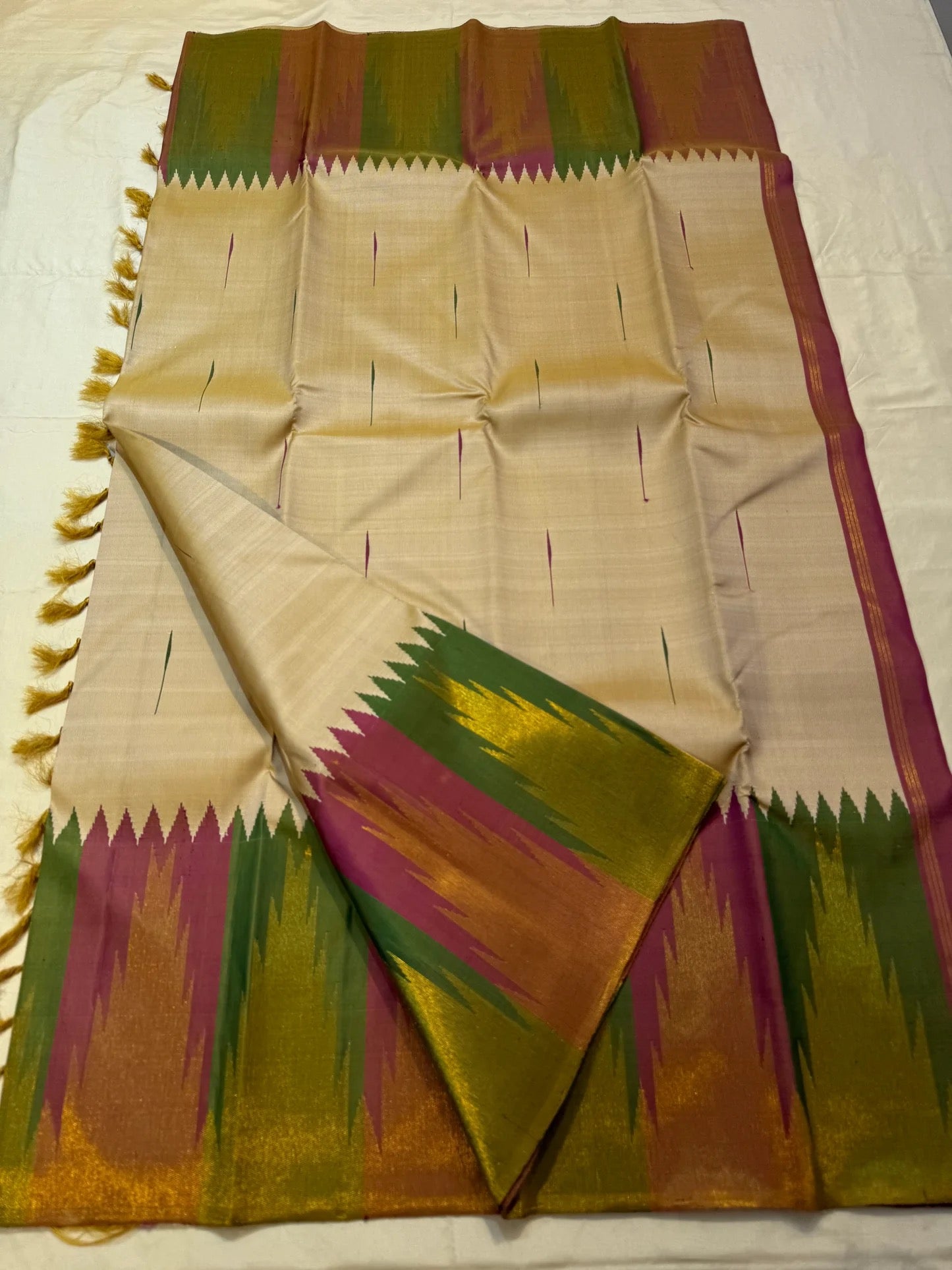 Golden ivory Kancheepuram silk saree ettukol pallu — Idam Living