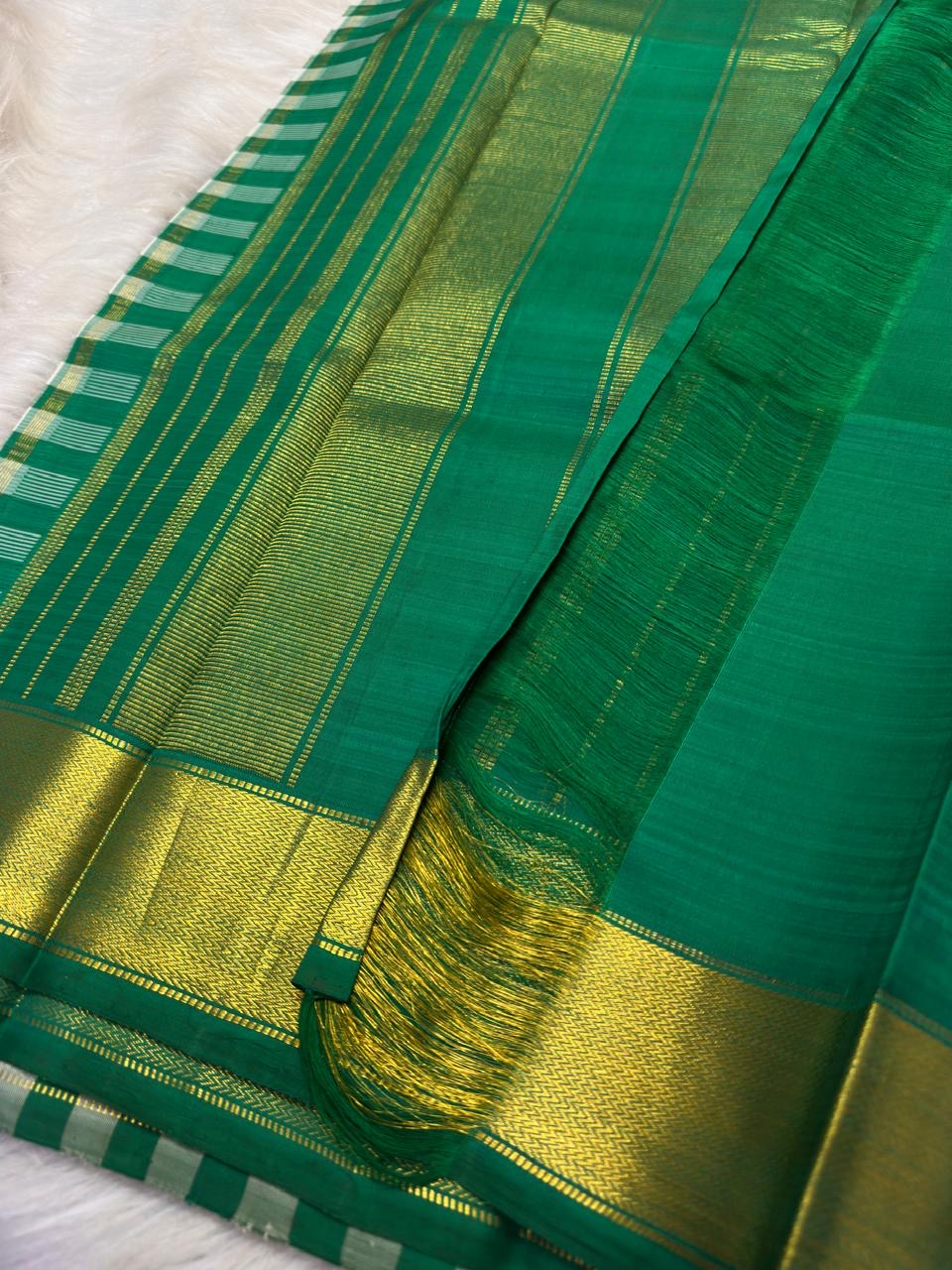 Fresh Green and Ivory Lightweight Kanchipuram Kattam Saree with Seer Pallu showing checked silk body