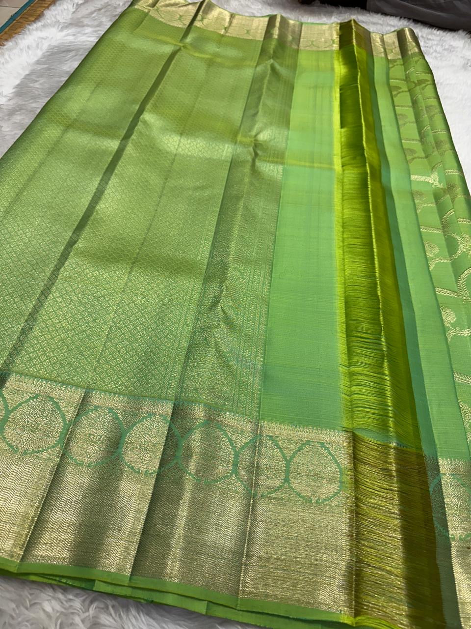 Fresh Green Handwoven Pure Silk Kanchipuram Saree with Floral Jaal Weave