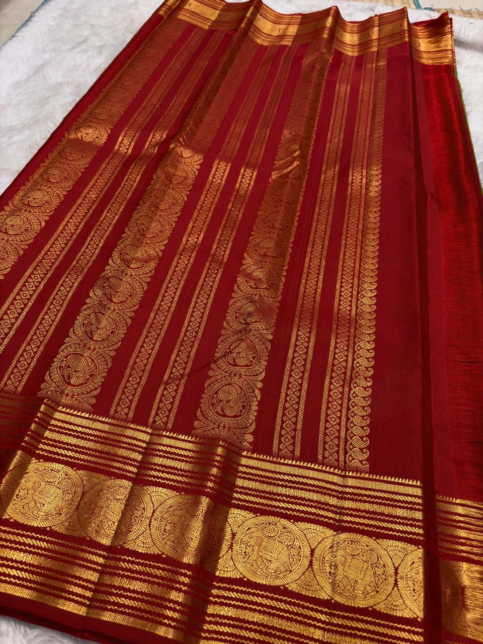 zk-yb pallu detail of olive green Kanchipuram silk saree