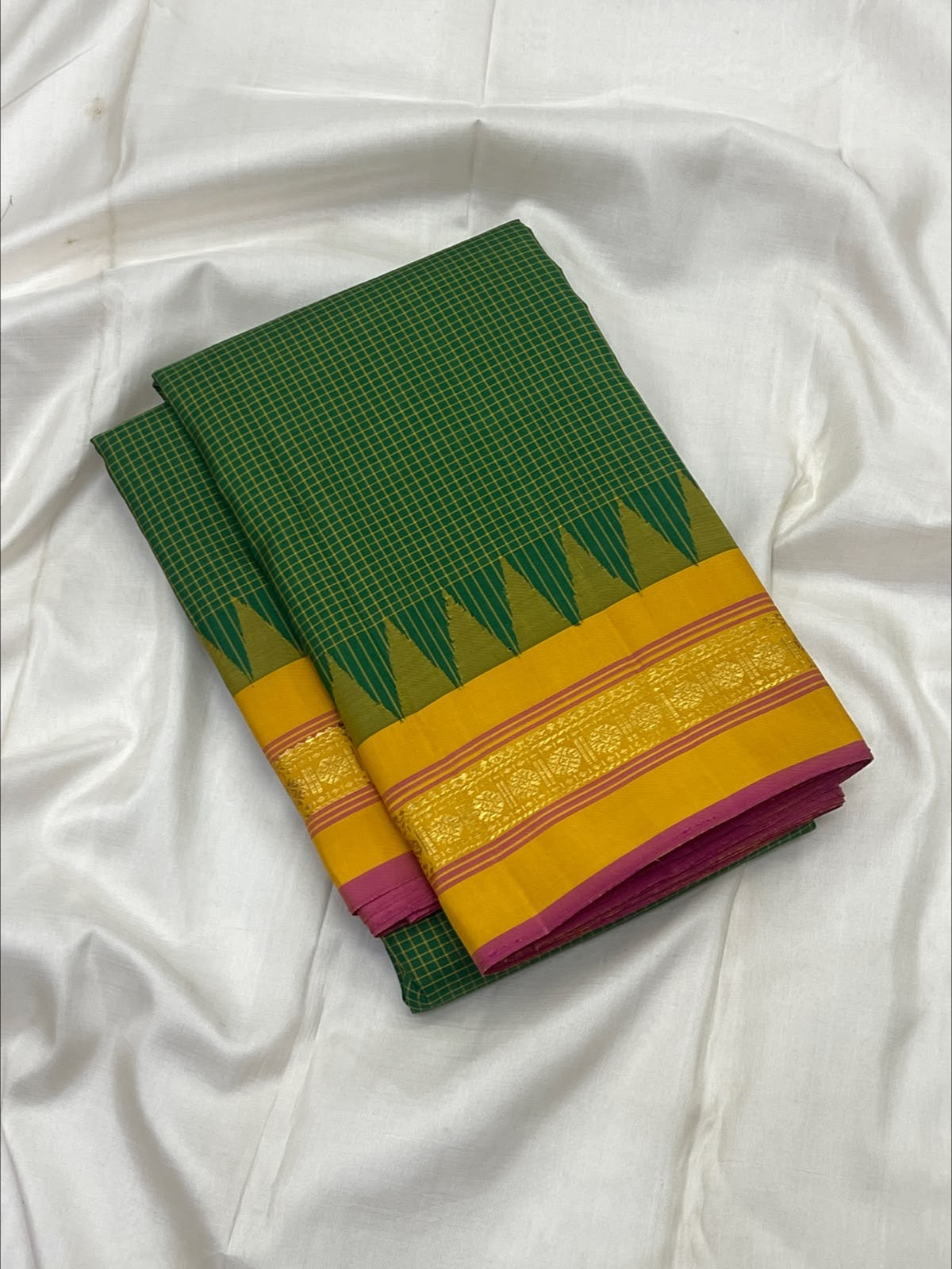 Deep Green Handwoven Pure Silk Kanjivaram Kanchi Kattam Saree with Manjal Pillayar Rekku Border
