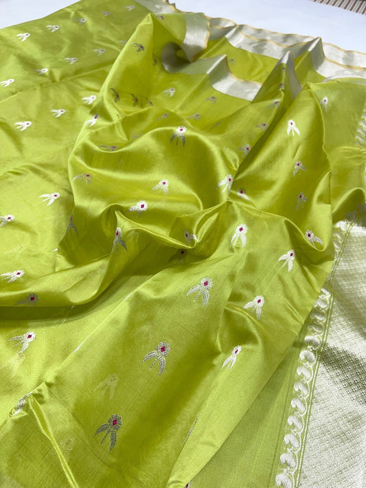 green chanderi silk saree stacked folds highlighting silk texture