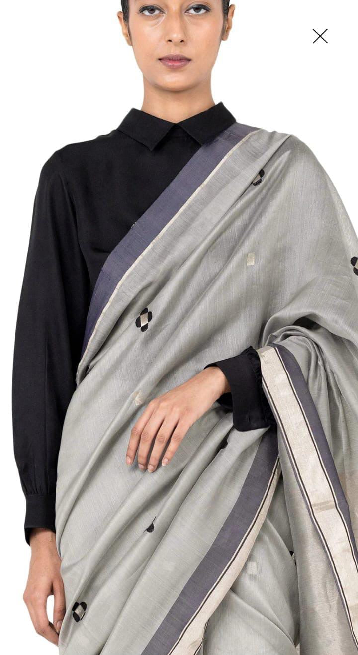 Grey Chanderi saree showing luminous silver metallic pallu