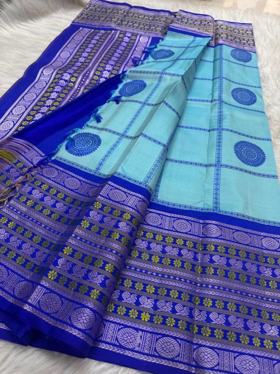 Full view of the aqua body and cobalt pattupet border.