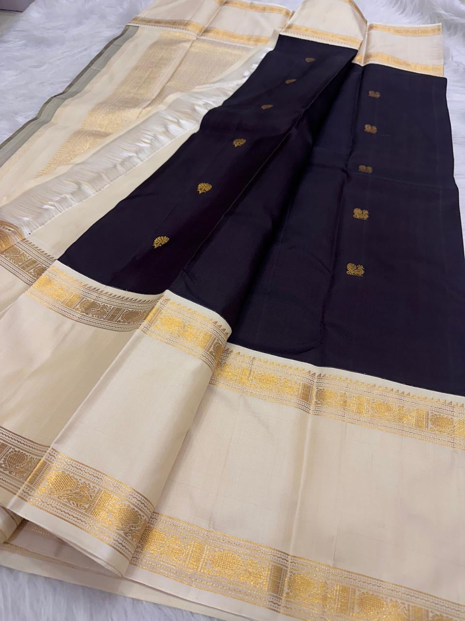 Deep Chestnut Plum pure silk Kanjipuram saree, Rettapet weave with Ivory border — border detail