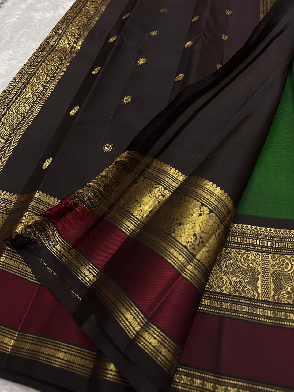Deep Forest Green pure silk Kanjipuram saree, Butta weave with Deep Aubergine border — blouse piece detail