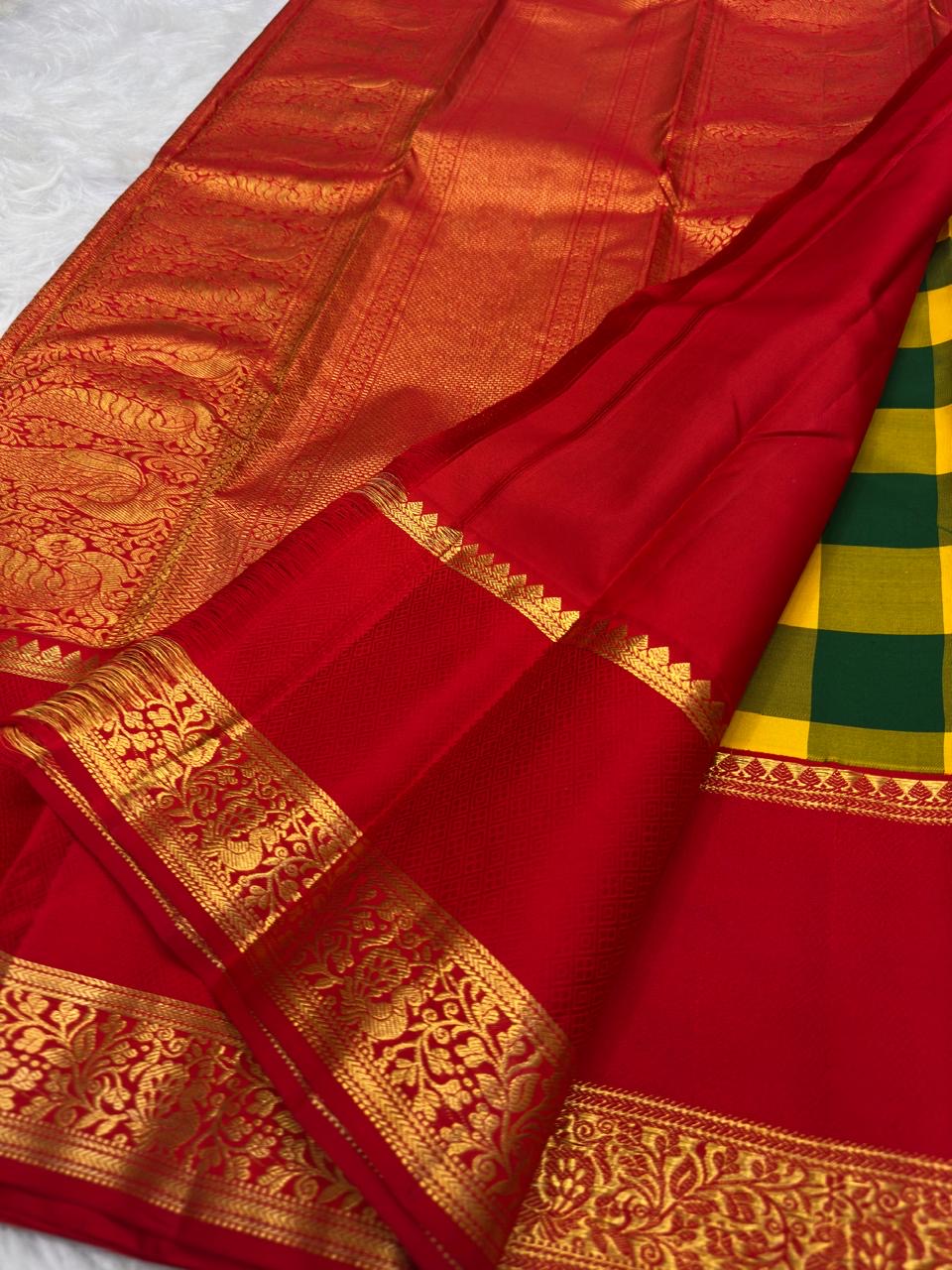 Green and Yellow pure silk Kanjipuram saree, Kanchi Kattam weave with Pillar-Box Red border — body weave close-up