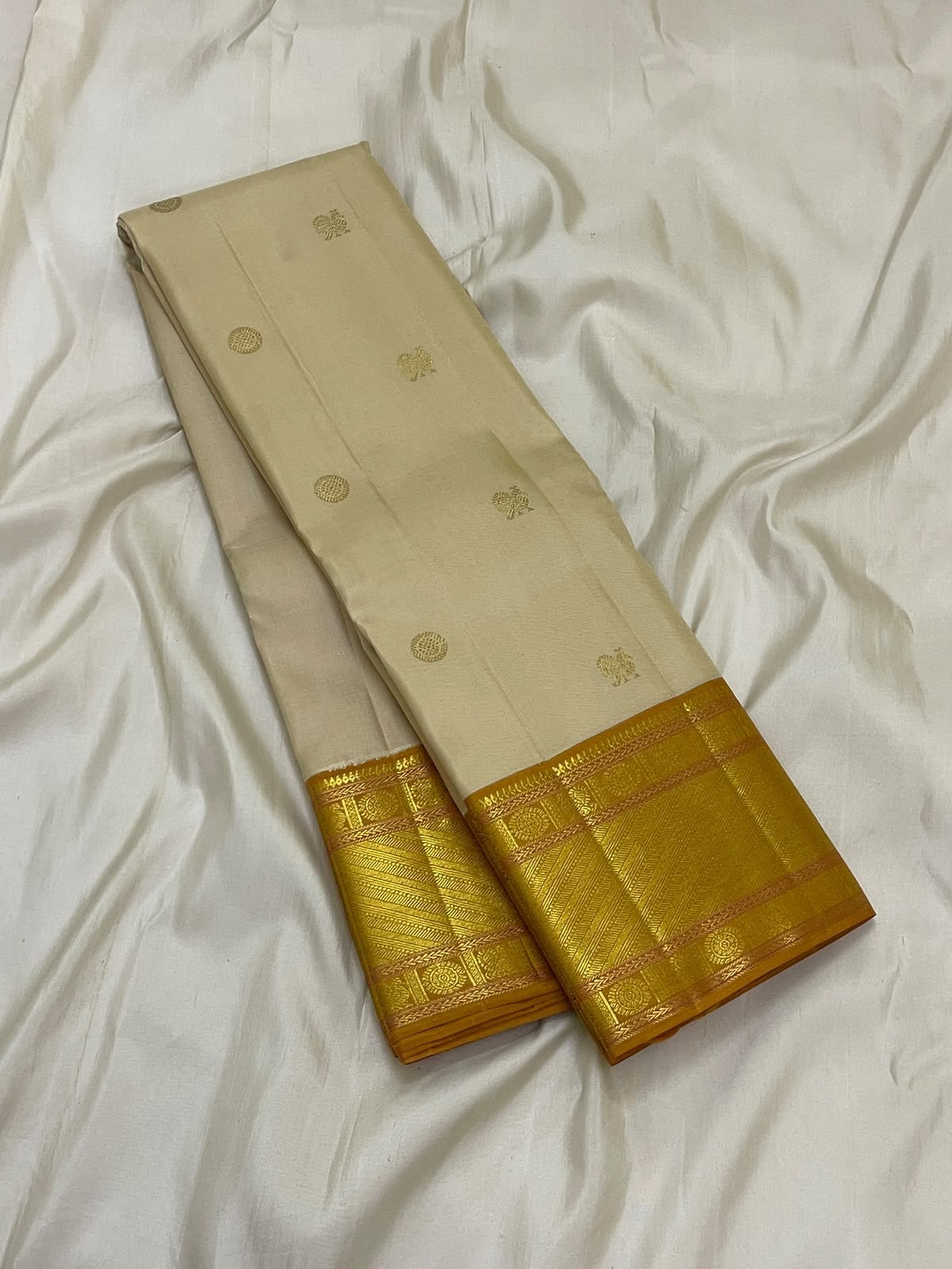 Warm Ivory Handwoven Pure Silk Kanchipuram Saree with Bavanji Border and Mayil Chakram, silk body close-up