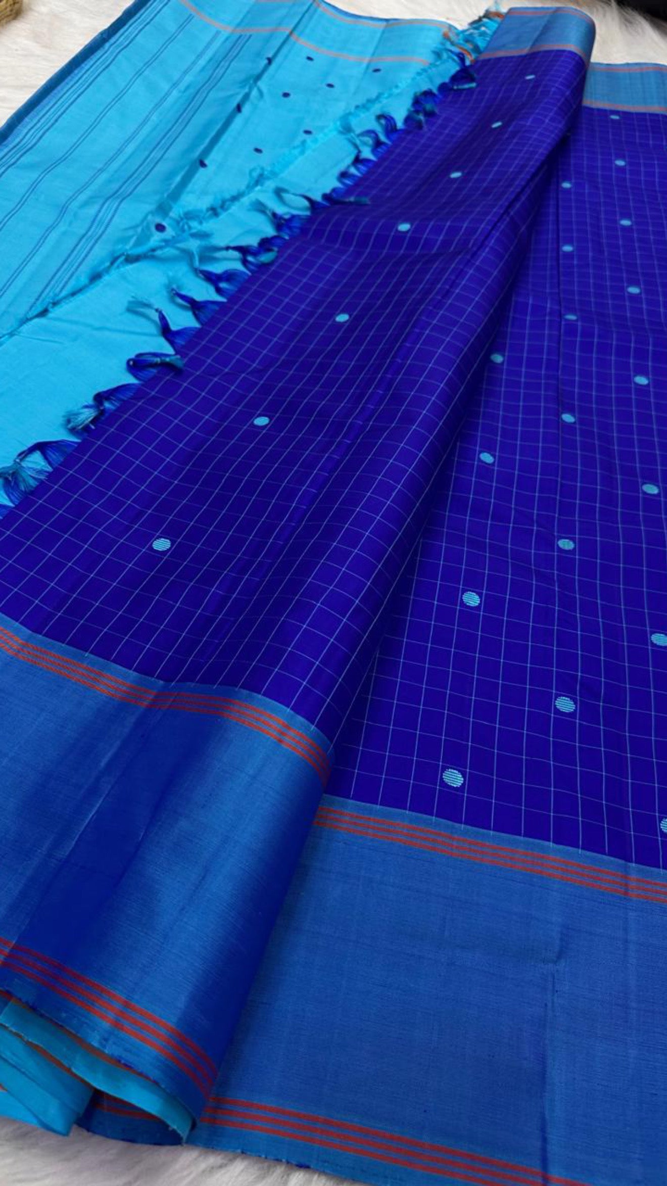 Handwoven Kanchi Kattam texture on royal blue pure silk Kanchi Pattu saree, folded