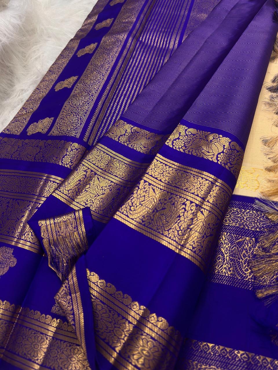Handwoven Kanchi Pattu pure silk saree – ivory and royal blue grand pallu — Idam Living