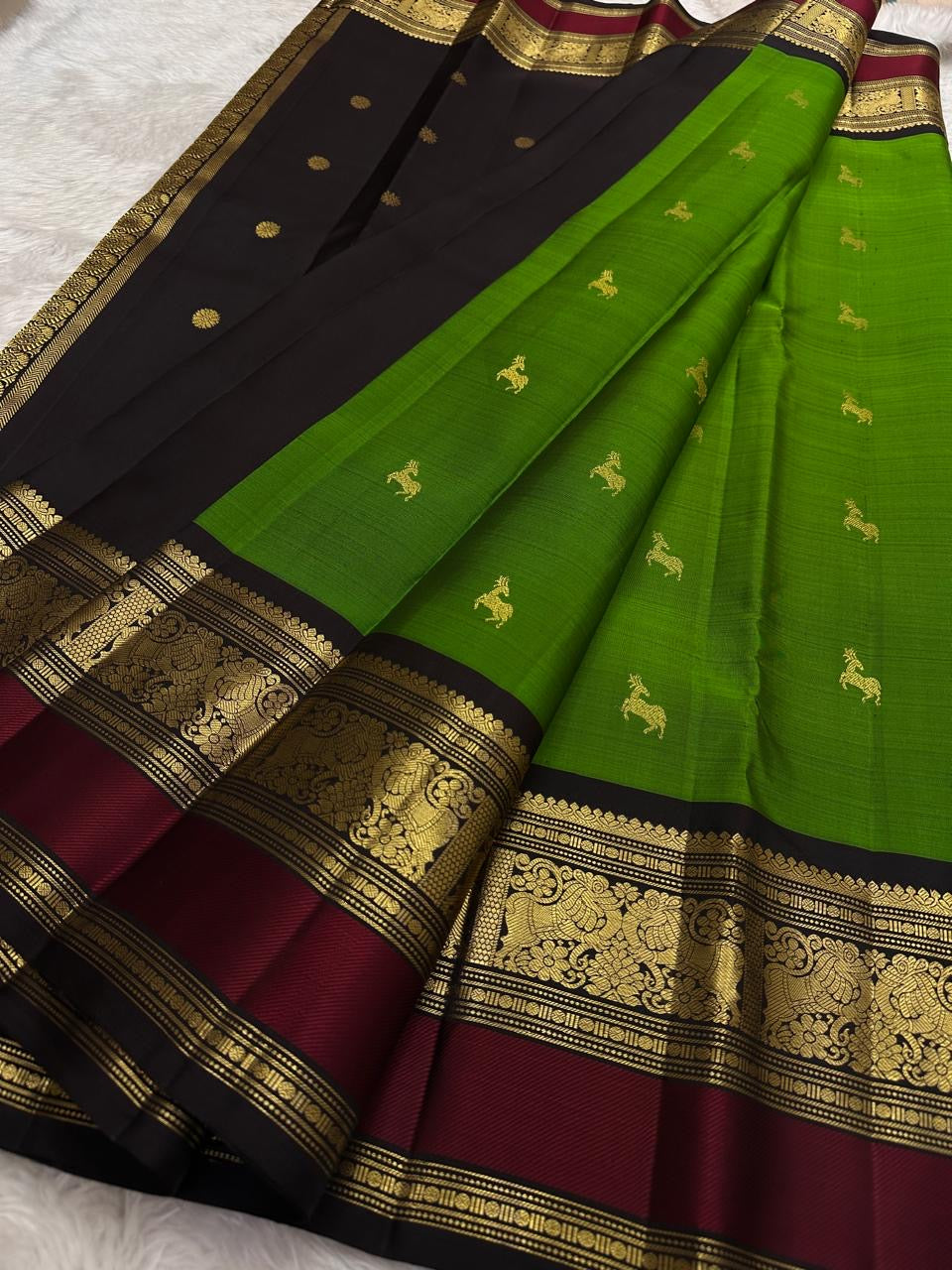 Emerald Green pure silk Kancheepuram saree, Butta weave with Deep Aubergine border — folded view
