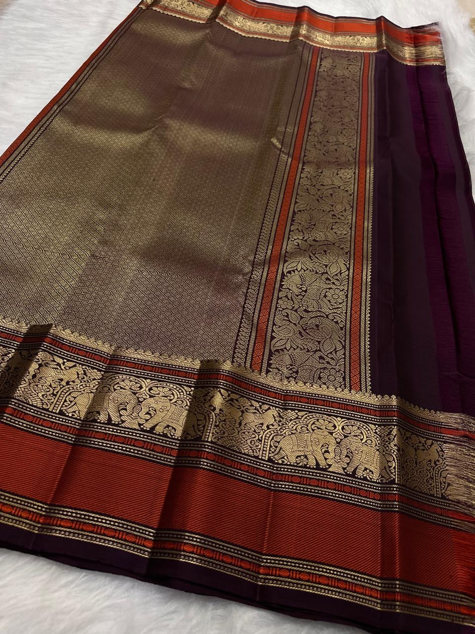 Vermilion Red pure silk Kanjivaram saree, Butta weave with Deep Aubergine border — blouse piece detail