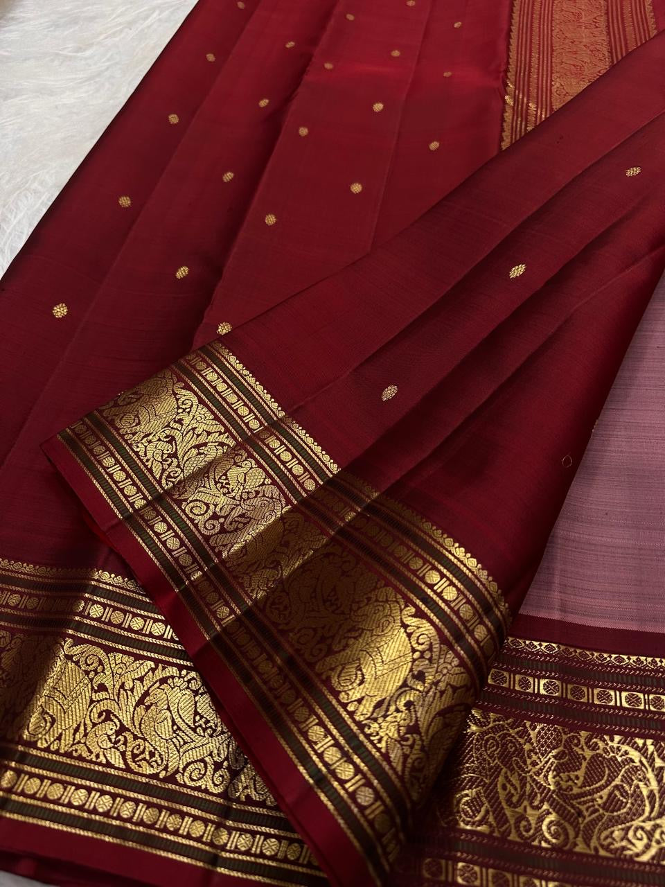 Handwoven Kili Butta Pure Silk Kanjipuram saree body detail