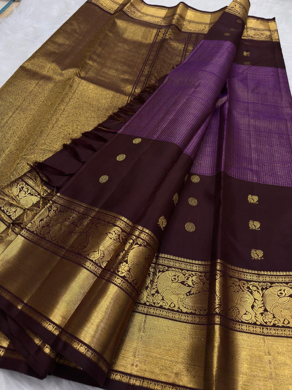 Handwoven Korvai weave detail on the royal orchid purple Kanjeevaram silk saree