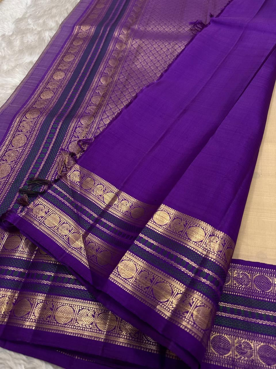 Handwoven Korvai Kanchipuram saree with silk thread butta – close-up detail