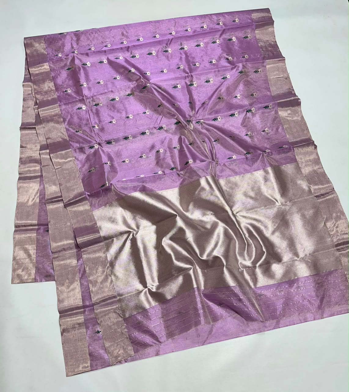 Handwoven lilac Chanderi saree pallu in silver-gold tissue