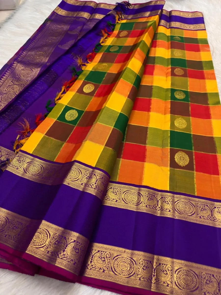 Royal-purple rettapet border detail.