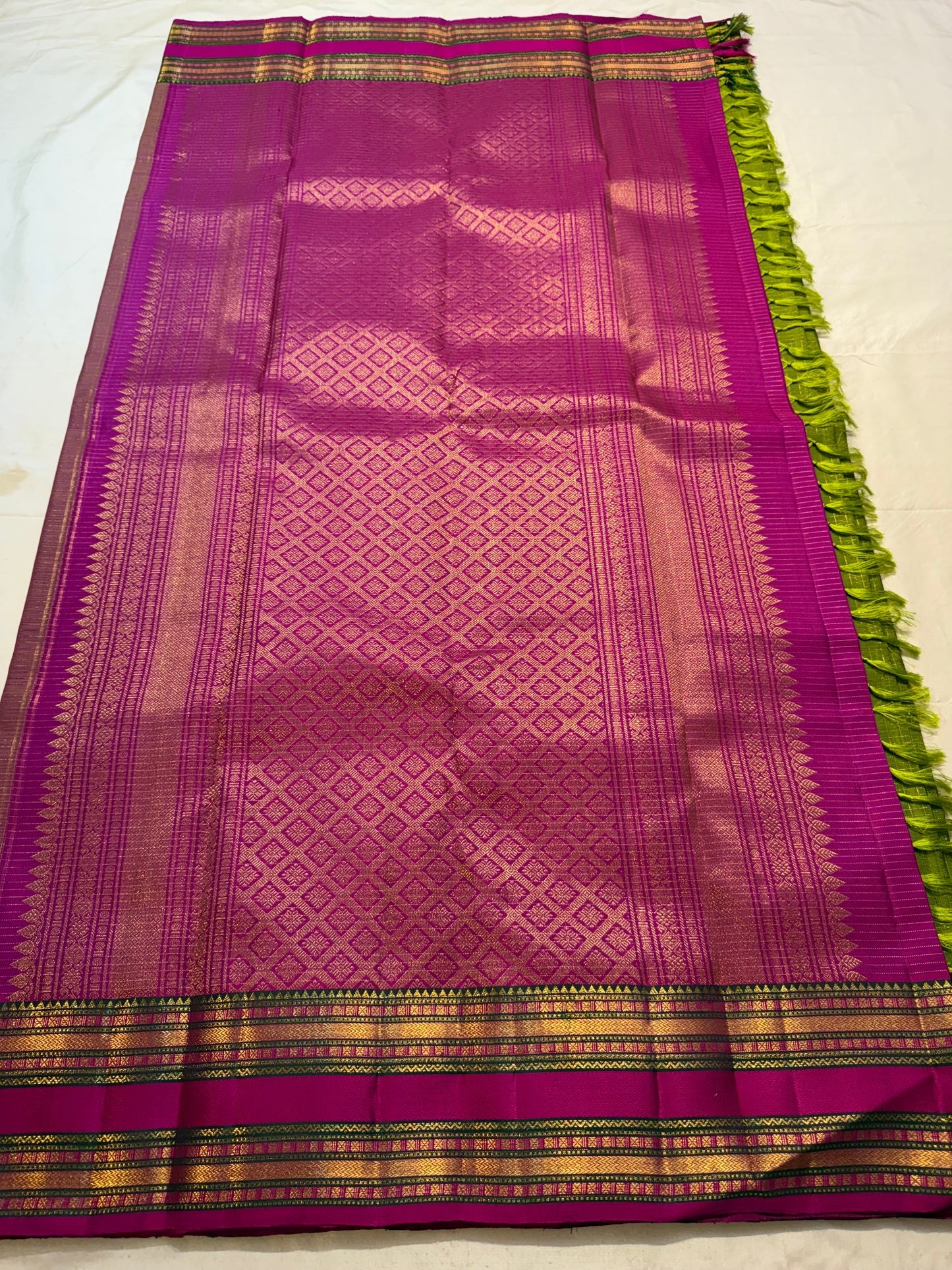 Peridot green Kanjipuram silk saree, Ganga Jamuna Rettapet border detail