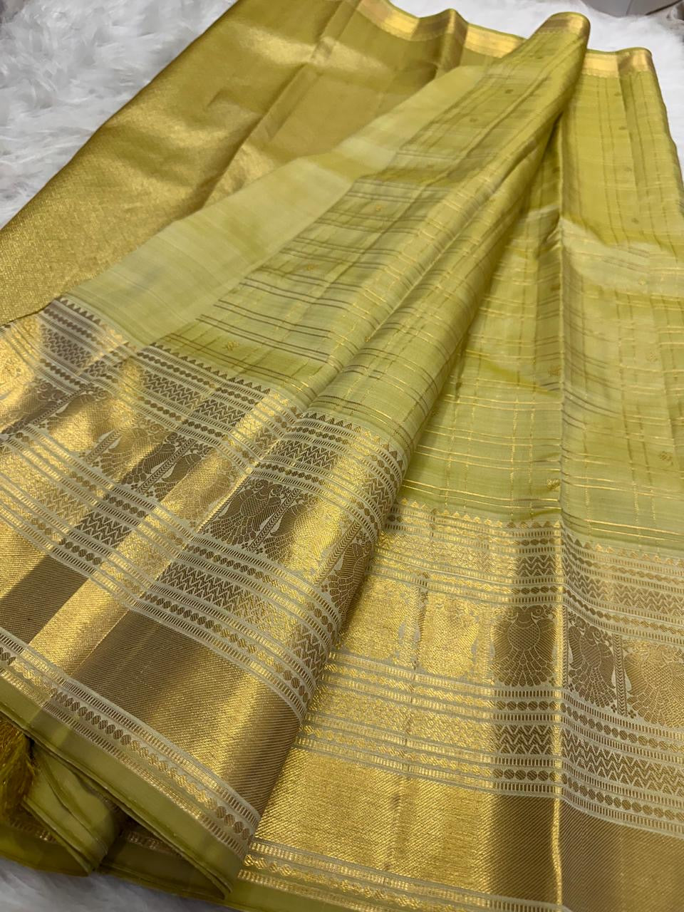 Peridot Green Handwoven Pure Silk Kanjeevaram Saree with Varisaipet Weave and Gold Zari Border