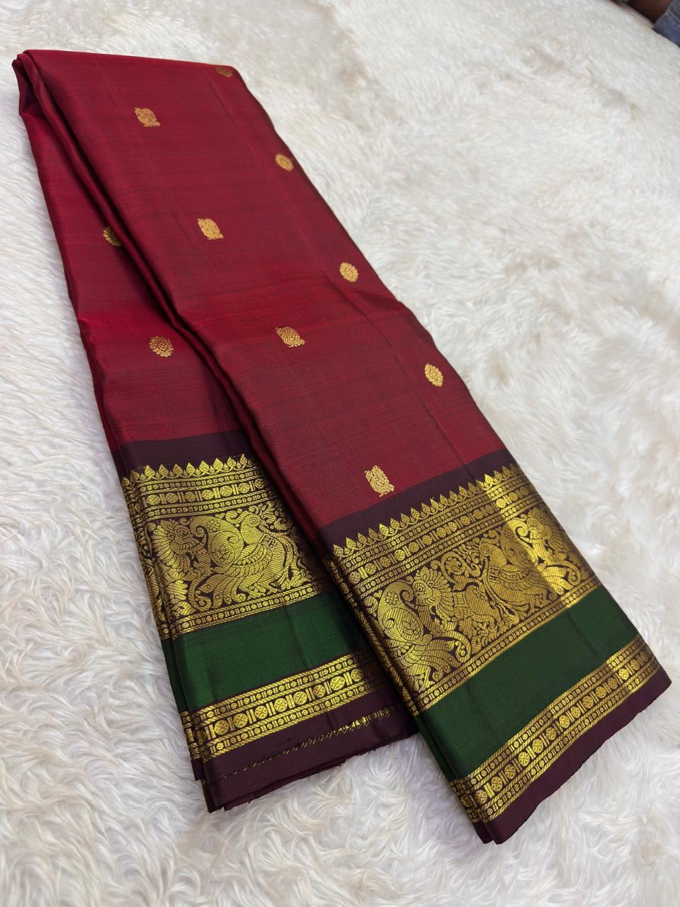 Arakku Red and Deep Green Handwoven Pure Silk Kanchi Pattu Saree with Kamalam Mayil Butta and Silk Thread Zari Border