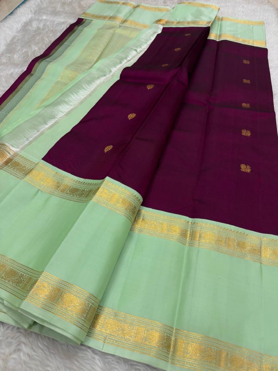 Raspberry Magenta pure silk Kanchipuram saree, Rettapet weave with Pastel Aqua Mint border — selvedge detail