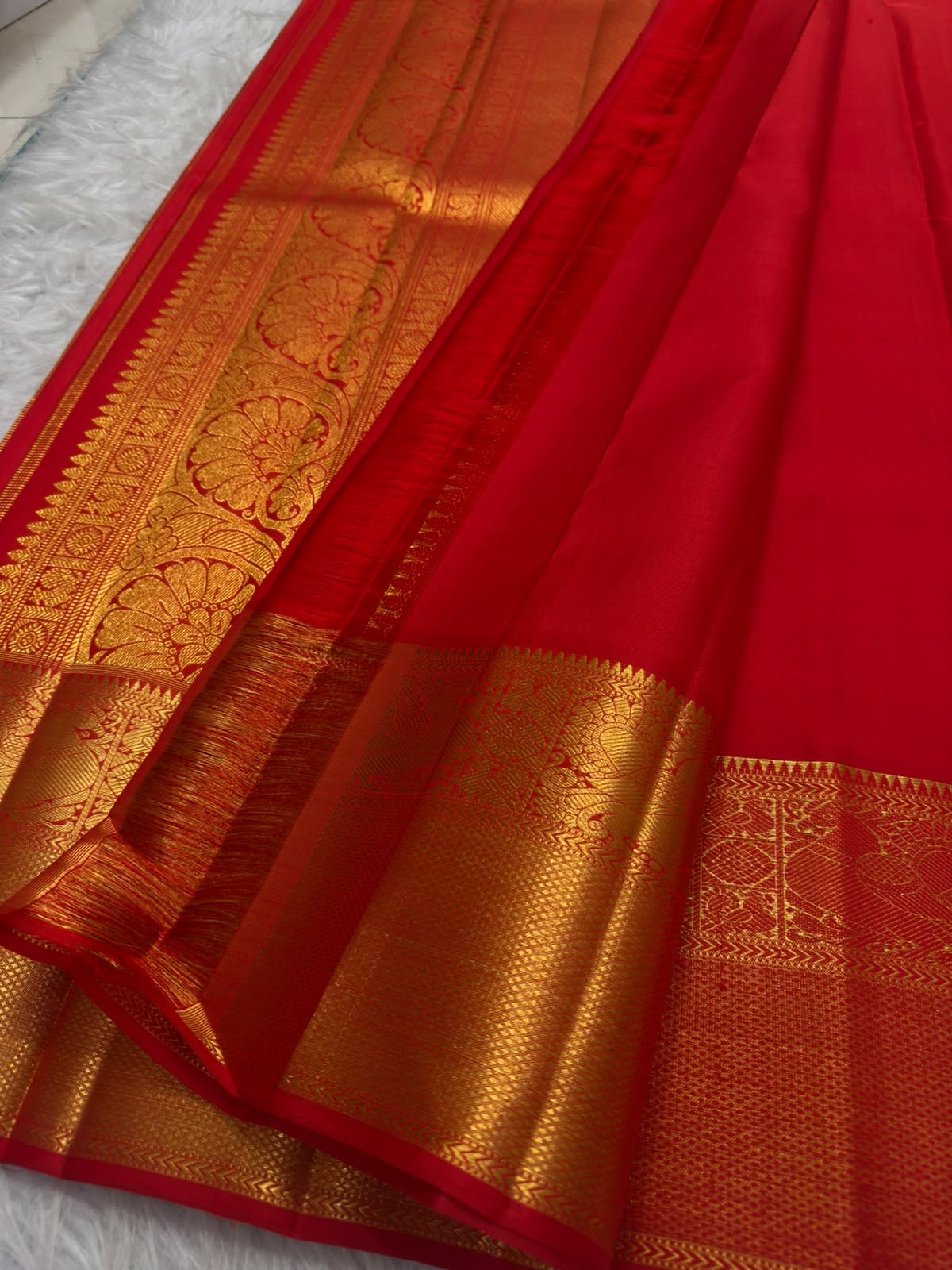 Vermillion red pure silk Kanchipuram Butta saree, view 4