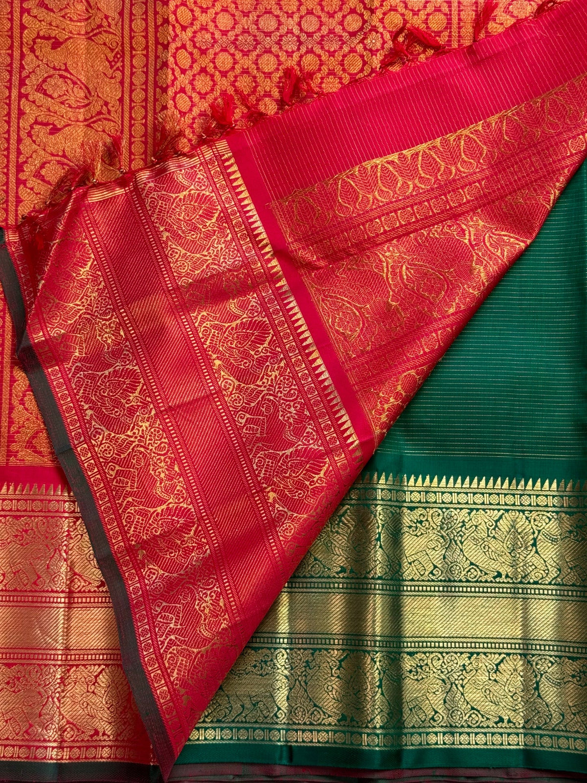 Red handwoven Pure Silk Kanchipuram saree with green-thread Meenakari Kamalam buttas, gold zari border and green selvedge, border detail