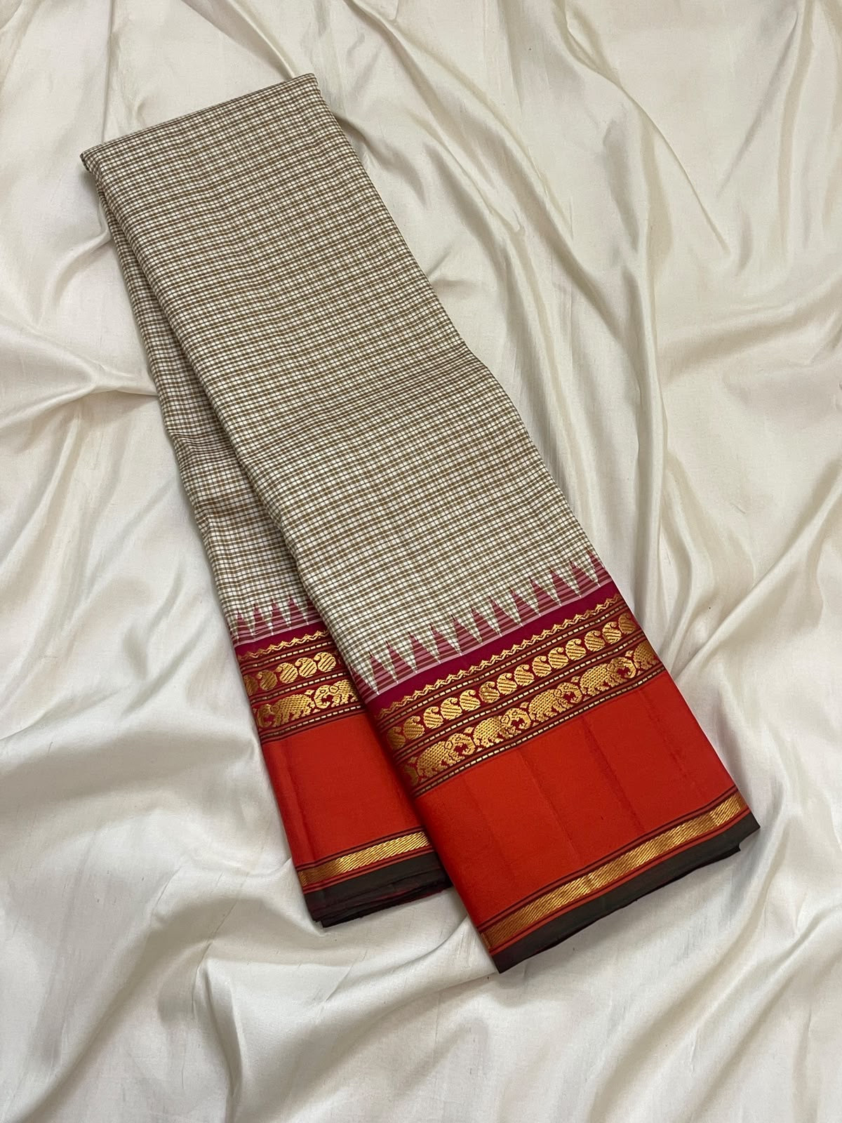 Handwoven Rettapet border detail with Pillayar Reku Korvai transition on a Kanchipuram silk saree