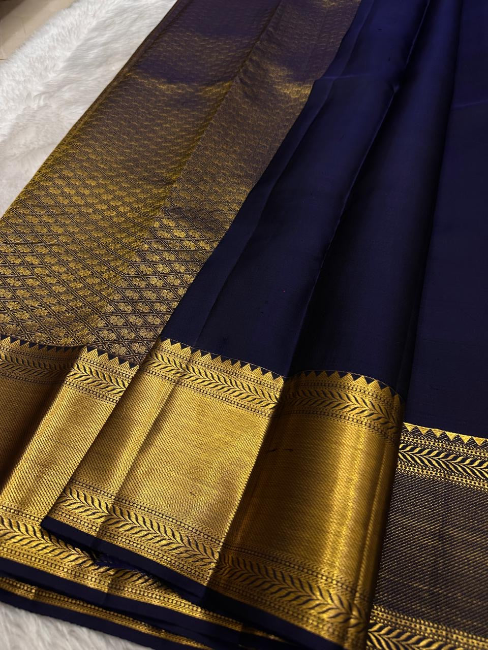 Handwoven Vairaoosi Kanchipuram saree in deep indigo, full drape
