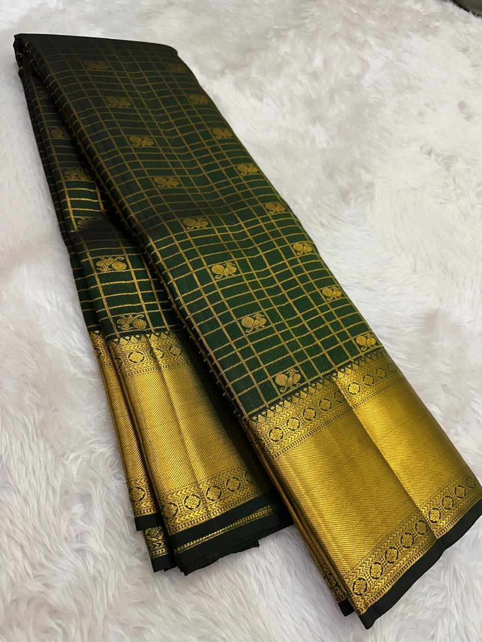 Close view of Zari Kattam body showing Gandaberunda Butta on hunter green Kanjivaram silk
