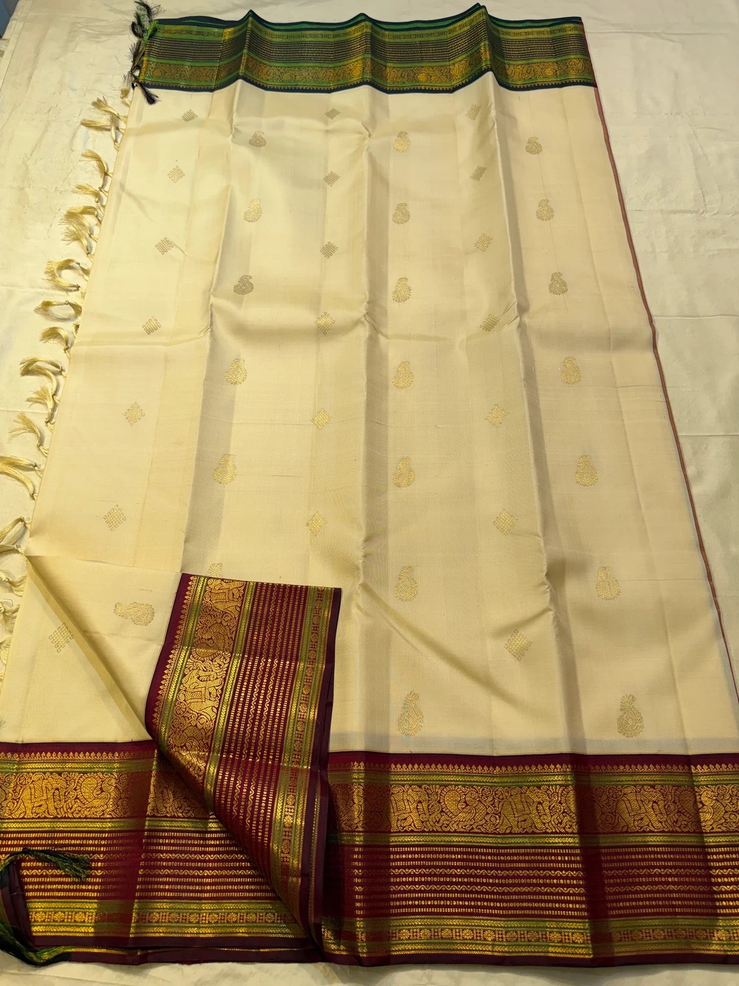 Antique gold zari on ivory Kanchipattu Ganga Jamuna silk saree – Idam Living