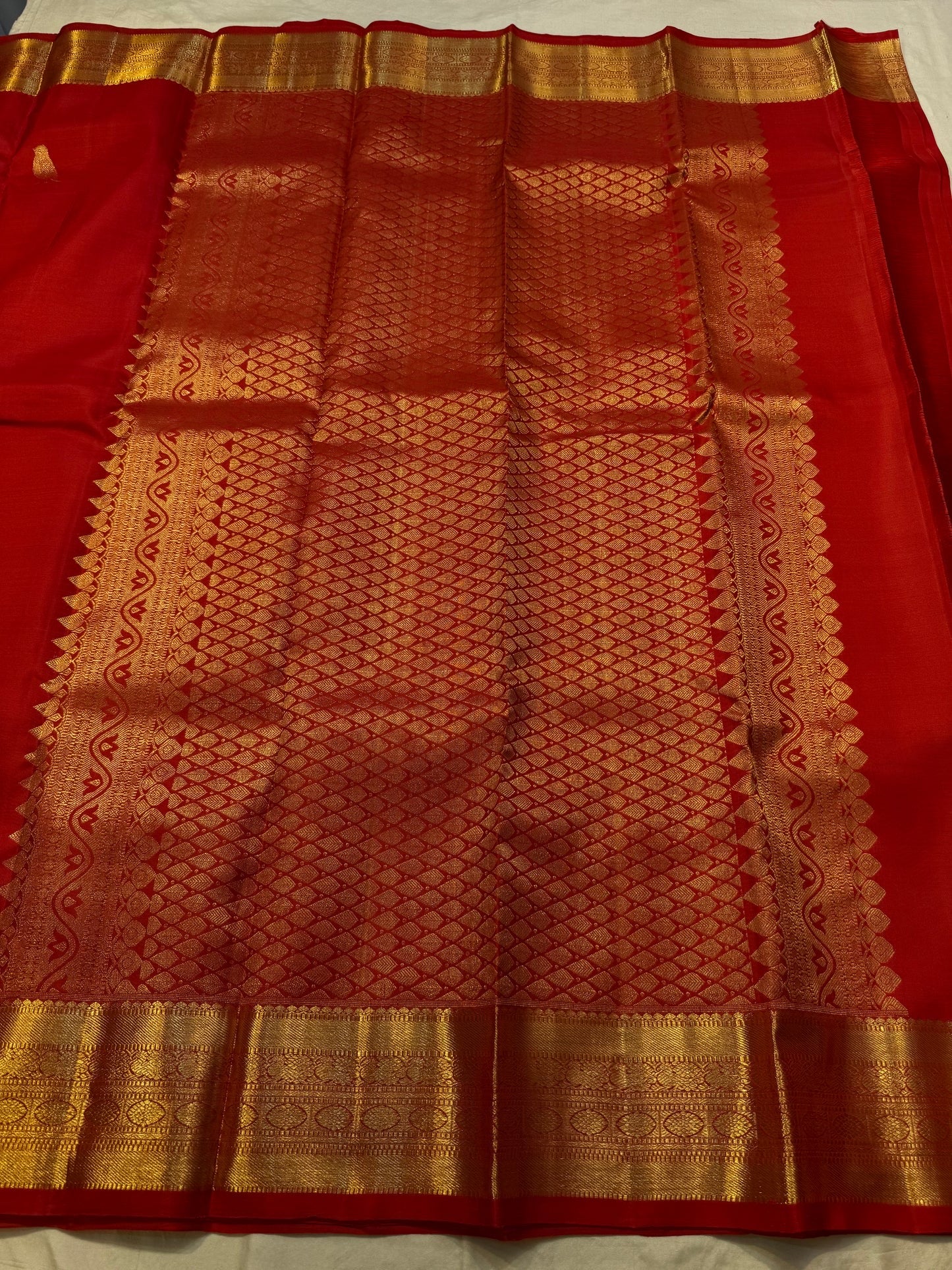 Grand zari border on vermillion red Kanchi pure silk saree – Idam Living