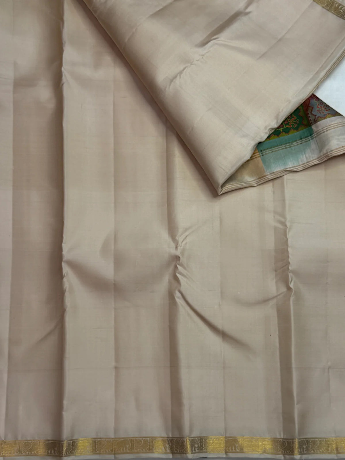 Champagne Ivory Pure Silk Kancheepuram Butta Saree with Bomkai-Inspired Grid Pallu – view 4