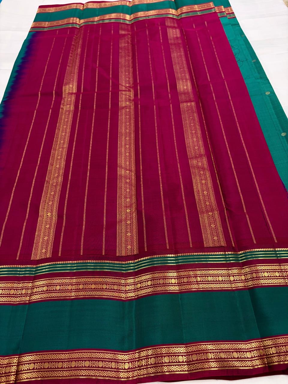 Peacock Green and Magenta Handwoven Lightweight Pure Silk Kanchipuram Saree: view 4