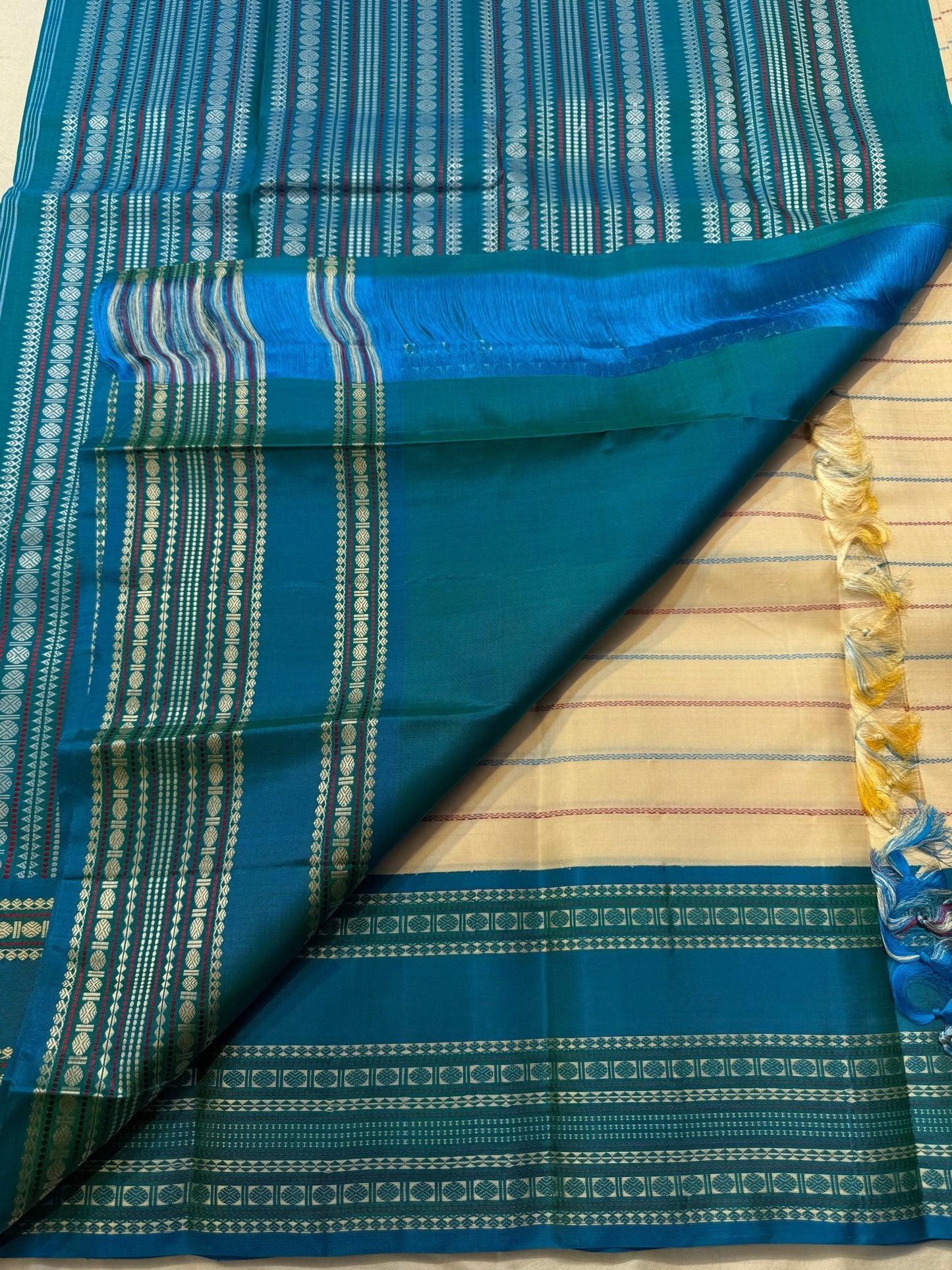 Ivory Cream and Turquoise Blue Kanchipuram Silk Saree – Turquoise Zari Border Detail