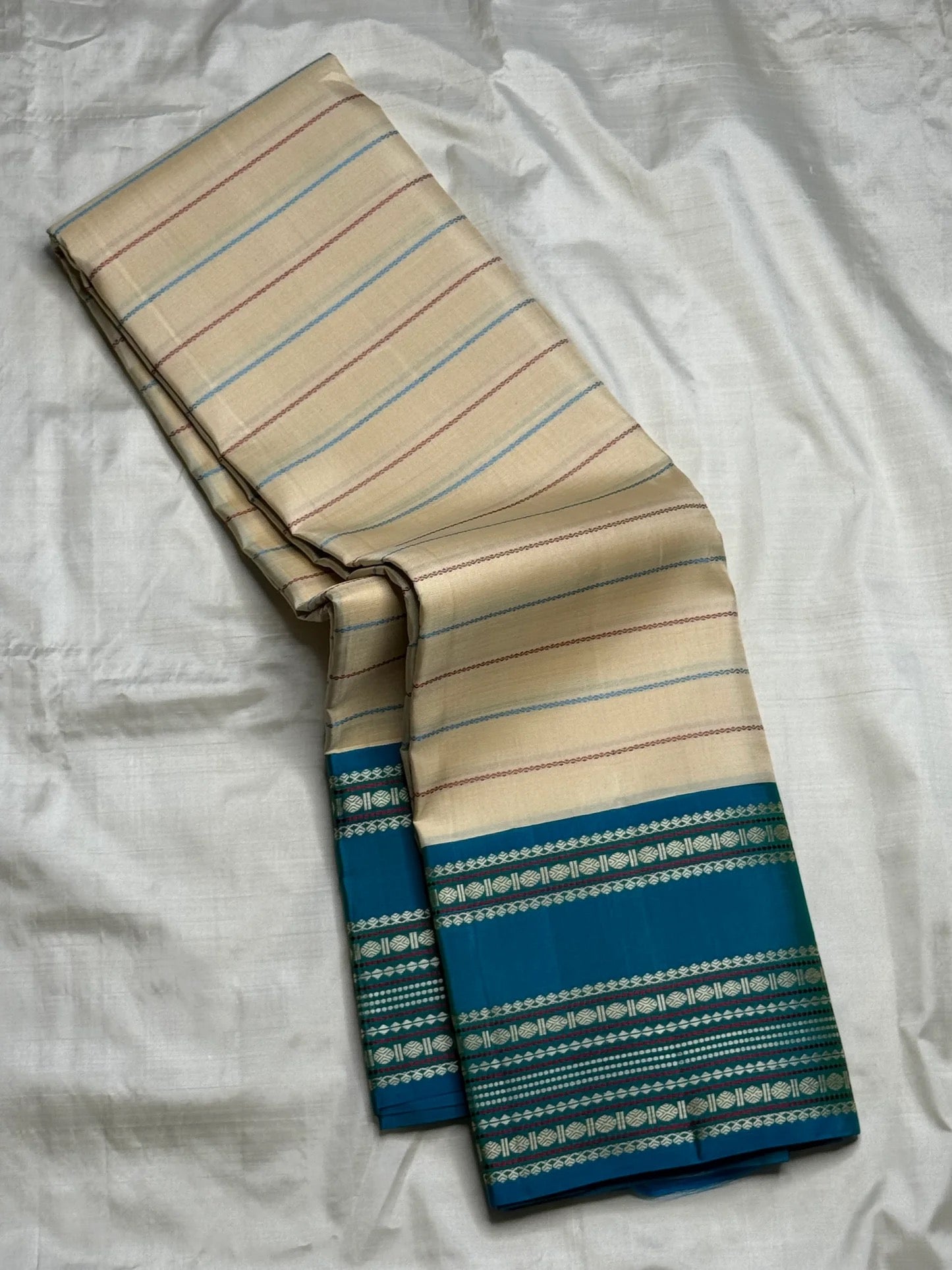 Ivory Cream and Turquoise Blue Kanchipuram Silk Saree – Handloom Korvai Detail
