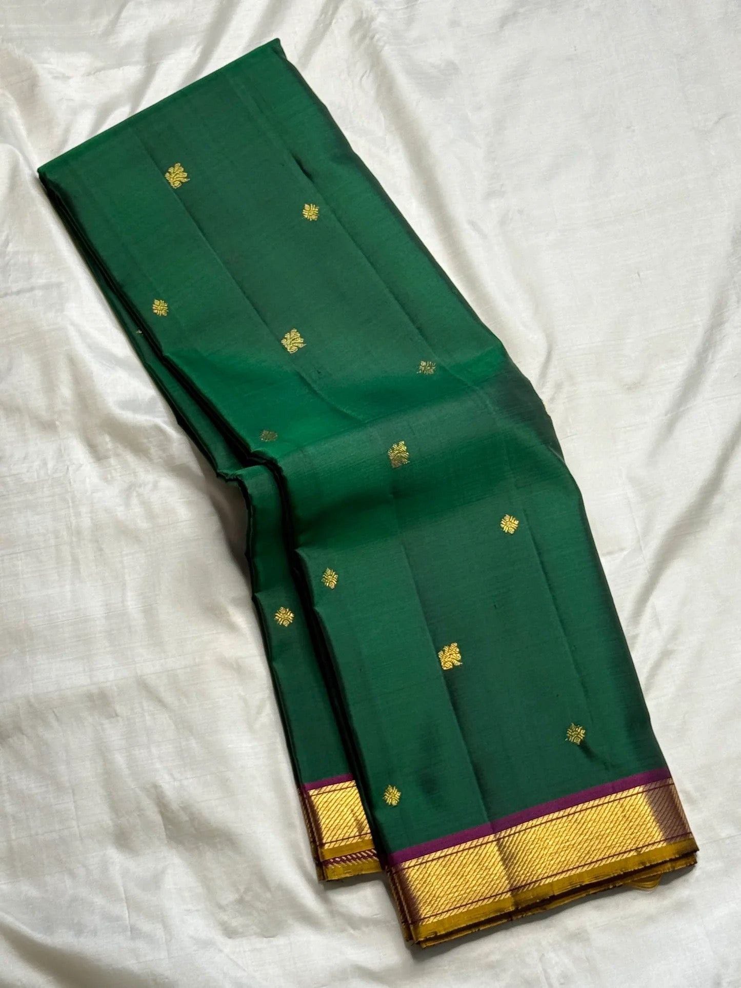 Seer pallu detail on emerald green Kanjeevaram silk saree – Idam Living