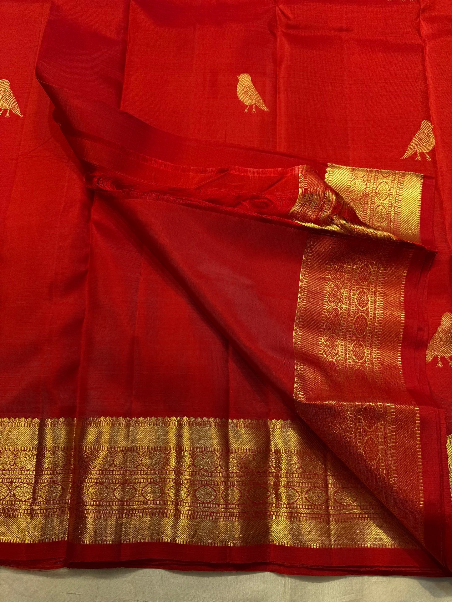 Teardrop pallu detail on vermillion red Kanjivaram silk saree – Idam Living