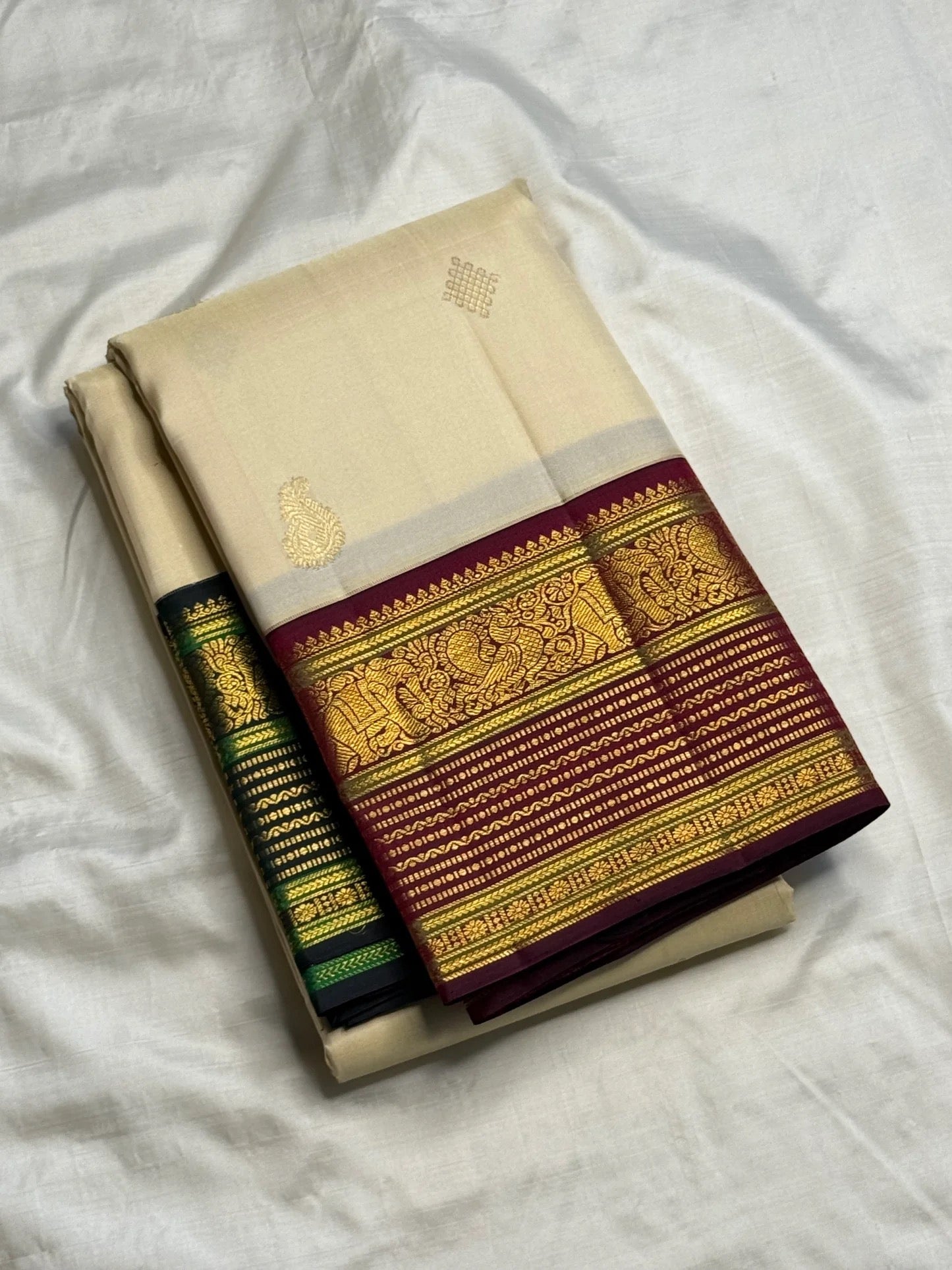 Traditional Ganga Jamuna border detail on Kanjivaram pure silk saree – Idam Living