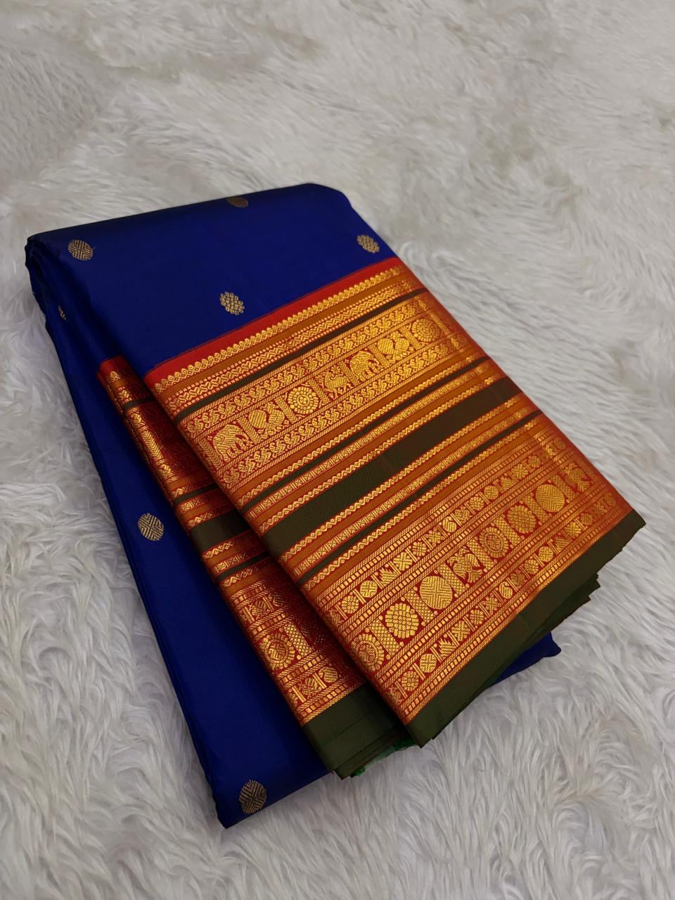 Royal Cobalt Blue and Antique Gold Kanchipuram Silk Saree – Traditional Zari Border Detail