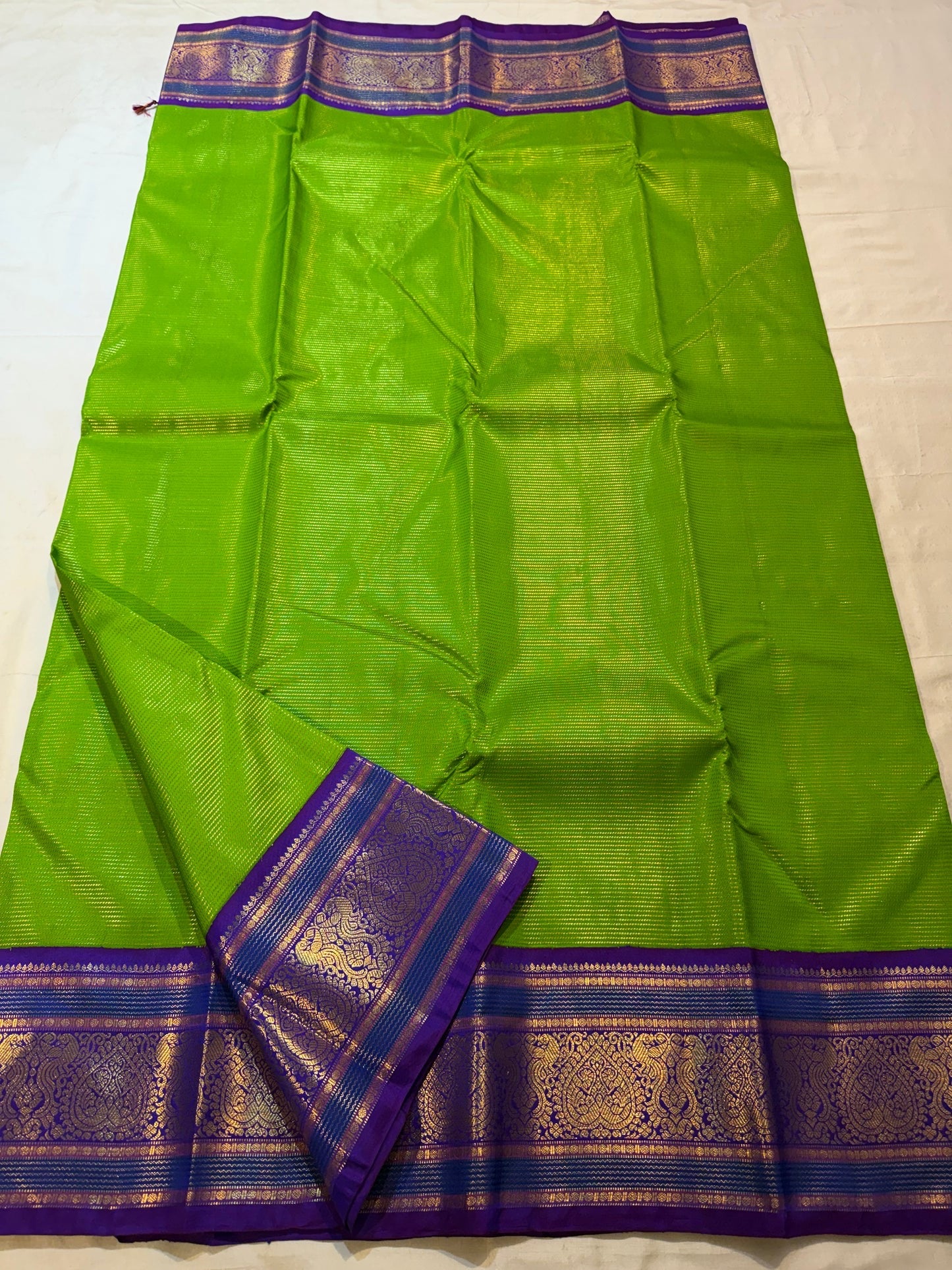 Ilai Pachai Green pure silk Kanjivaram Korvai saree with Royal Purple contrast border.