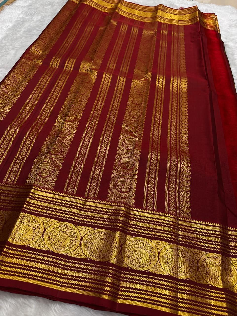 zk-yb pallu detail of coffee brown Kanchipuram silk saree