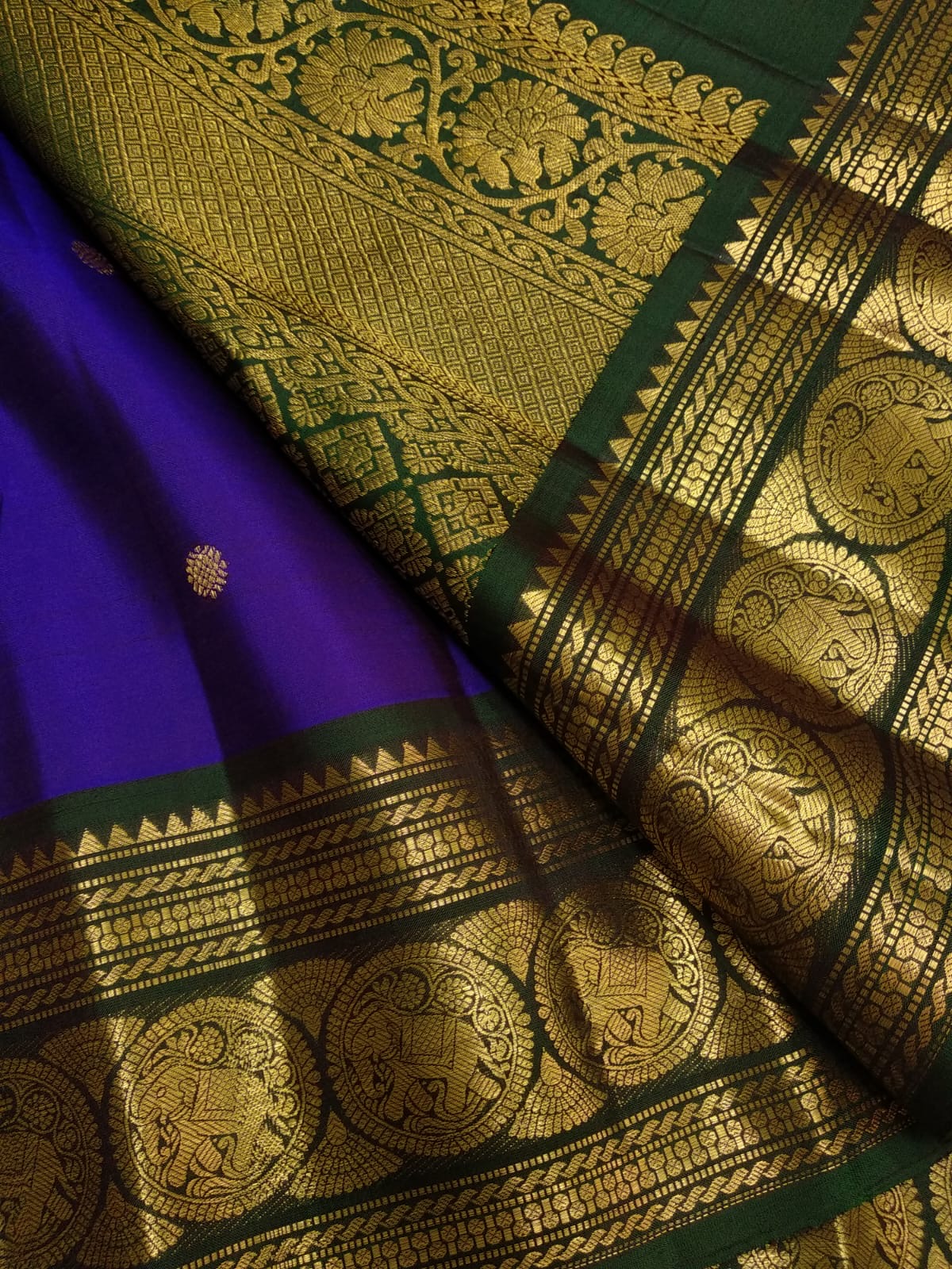 Bottle green zari border featuring Sorgavaasal Yaanai elephants inside circular ornamental forms