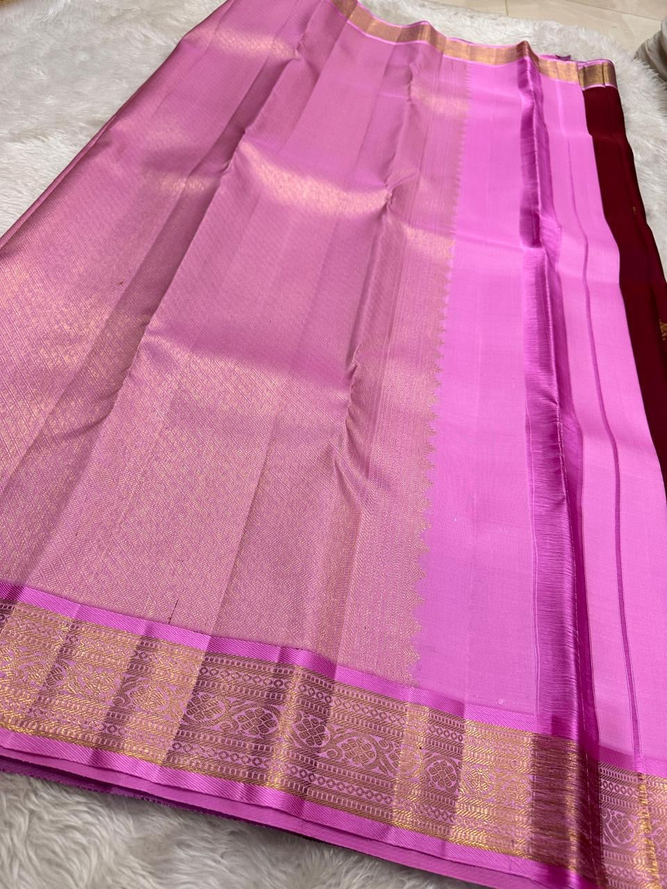 Pure Silk Kanjeevaram Butta saree with petite thanga-zari Maanga motifs