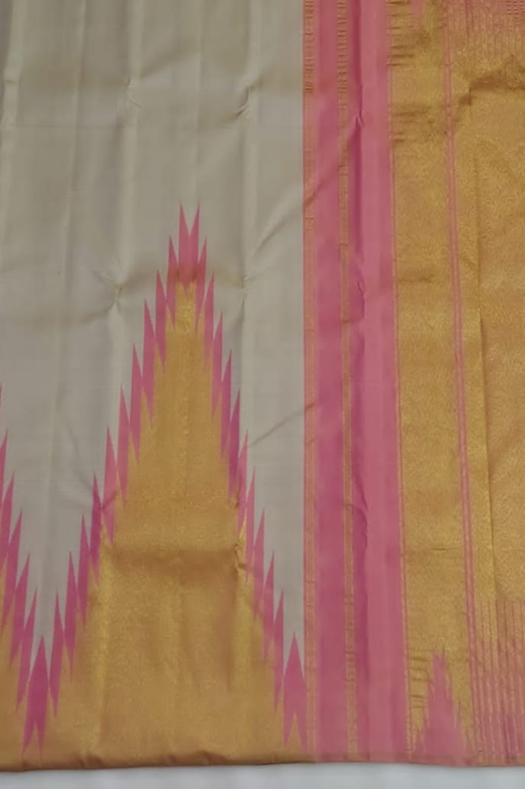 Ettukol weave depth detail — raised layered texture on ivory pure mulberry silk body