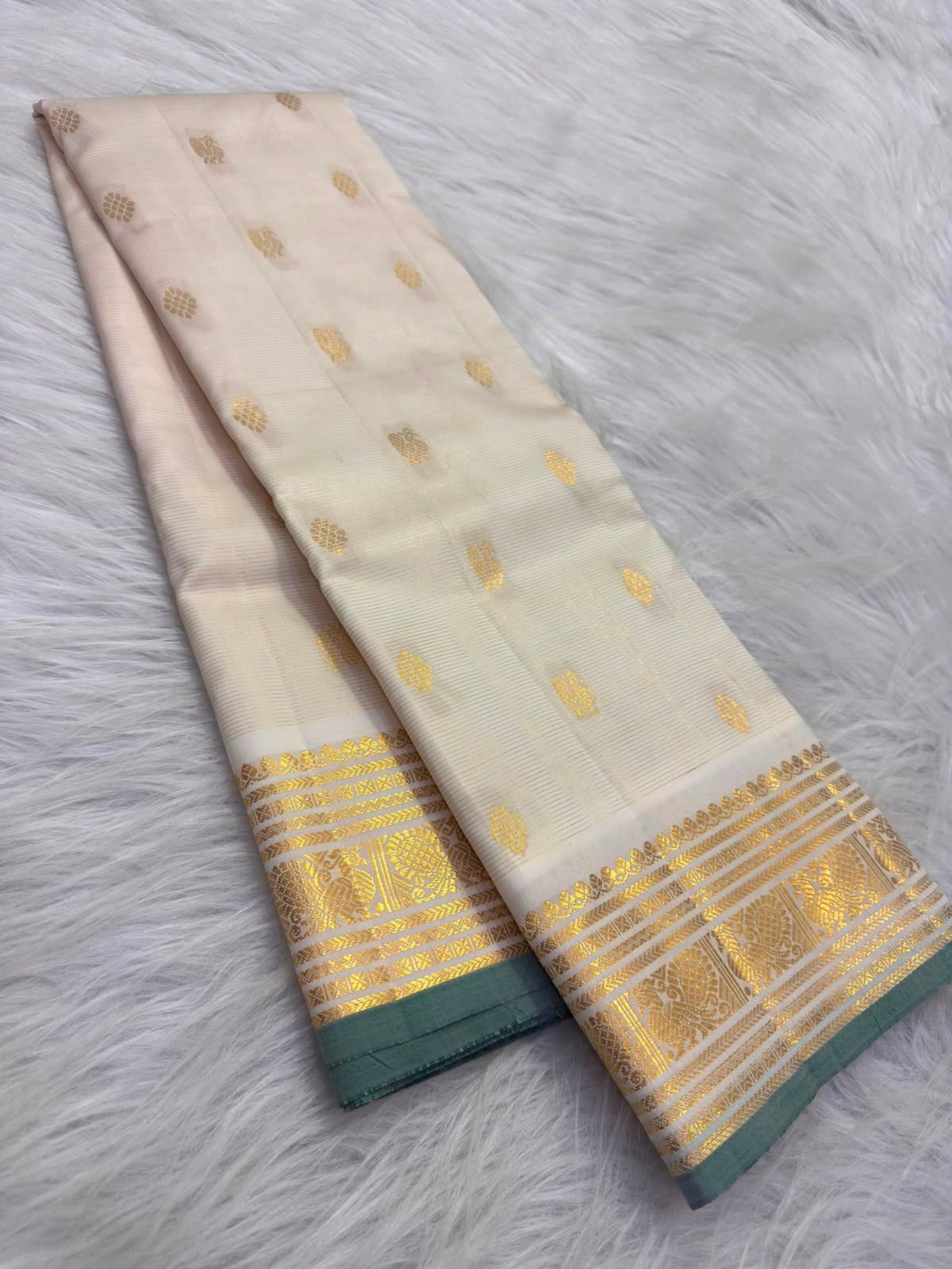 Ivory Handwoven Pure Silk Kanjipuram with Vairaoosi Lines and Fresh Green Selvedge